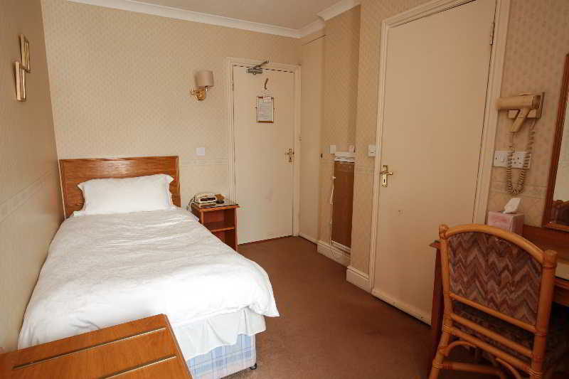 Fernbank Hotel Basingstoke Buitenkant foto