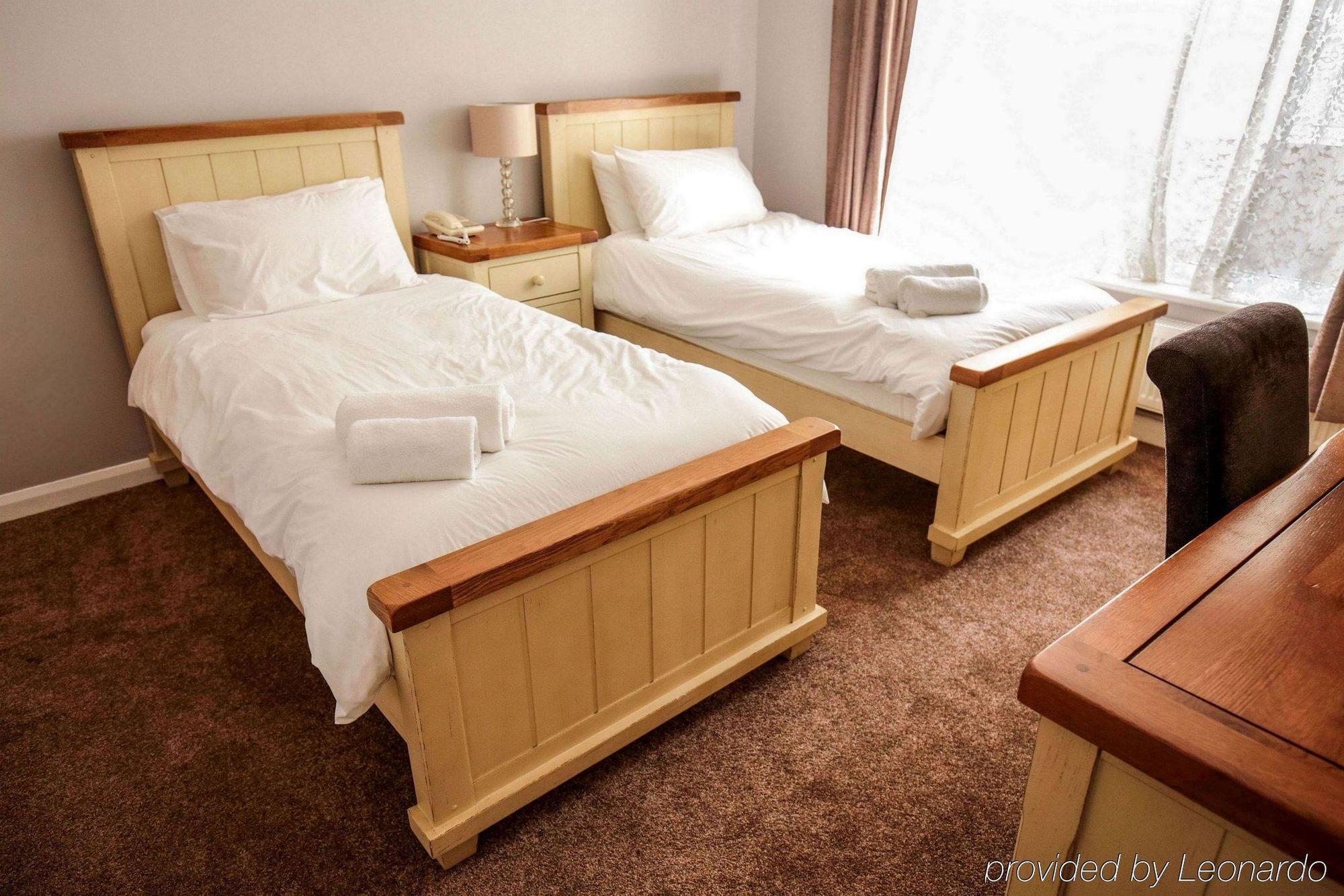 Fernbank Hotel Basingstoke Buitenkant foto