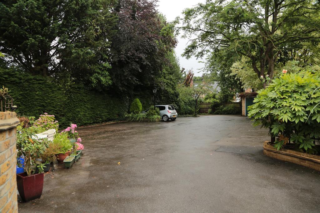 Fernbank Hotel Basingstoke Buitenkant foto