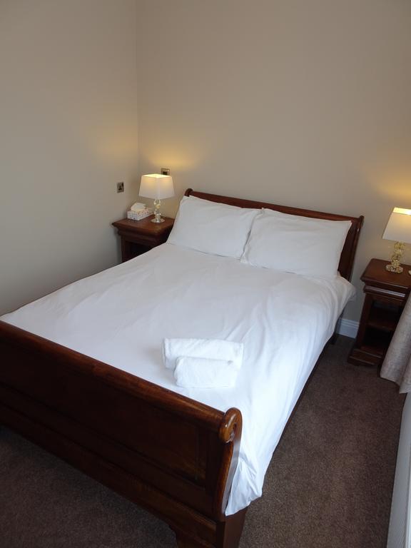 Fernbank Hotel Basingstoke Buitenkant foto