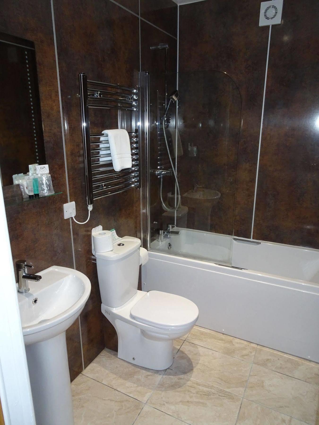 Fernbank Hotel Basingstoke Buitenkant foto
