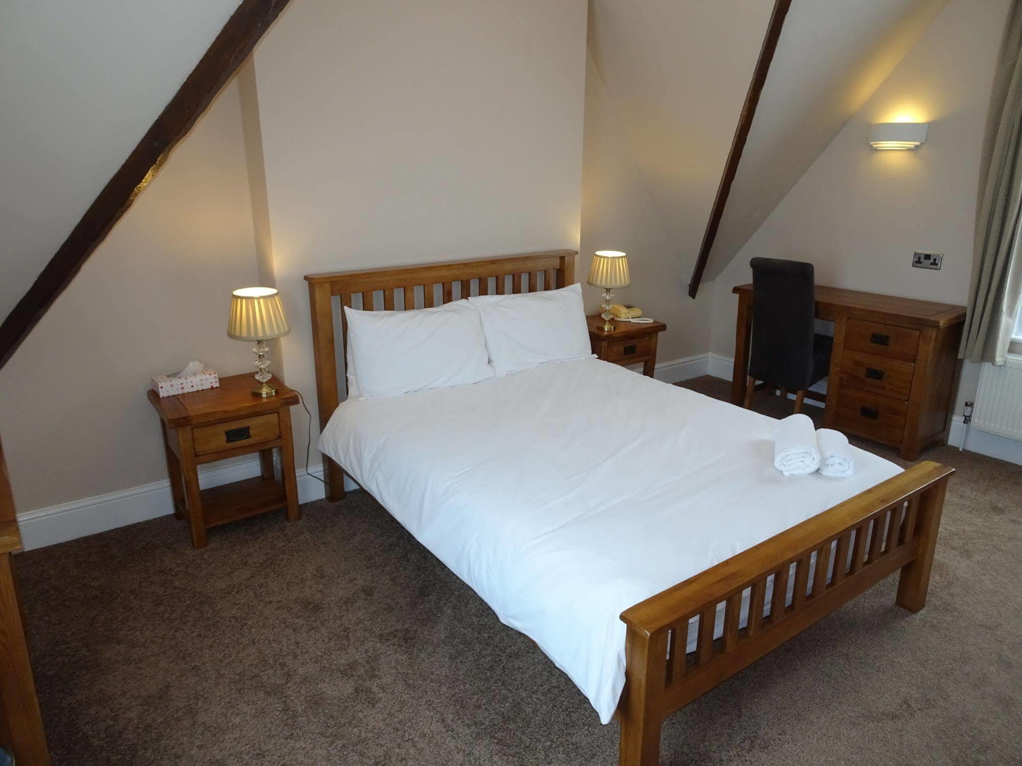 Fernbank Hotel Basingstoke Buitenkant foto
