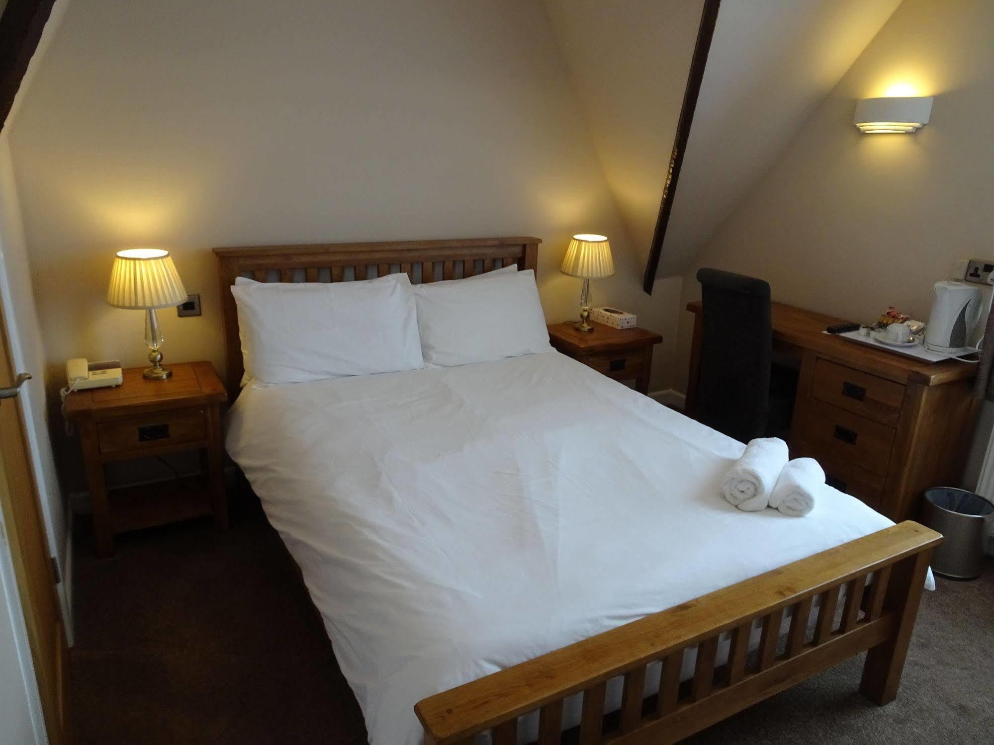 Fernbank Hotel Basingstoke Buitenkant foto