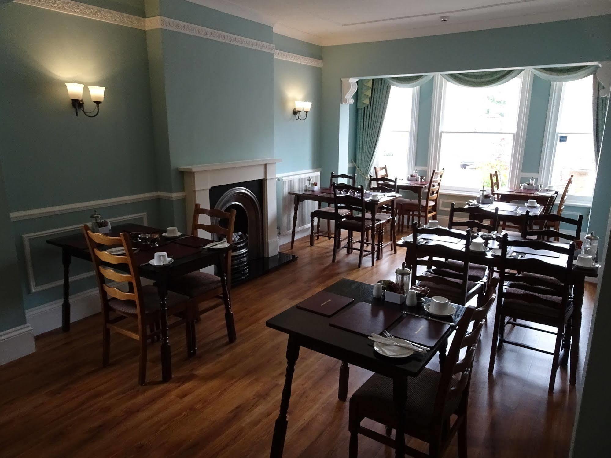 Fernbank Hotel Basingstoke Buitenkant foto