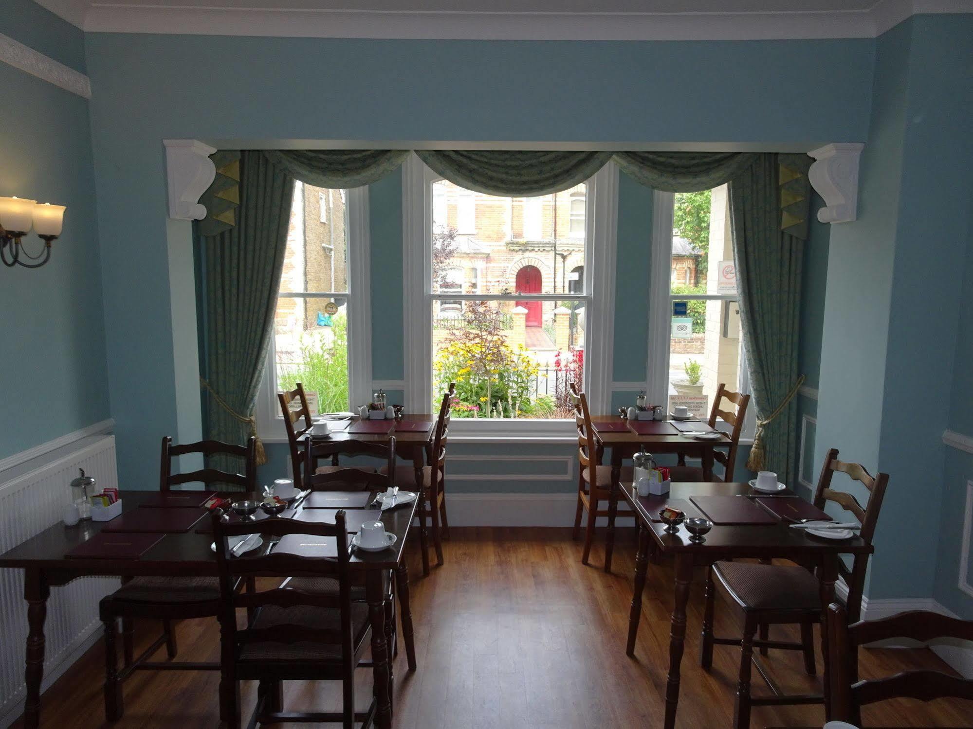 Fernbank Hotel Basingstoke Buitenkant foto